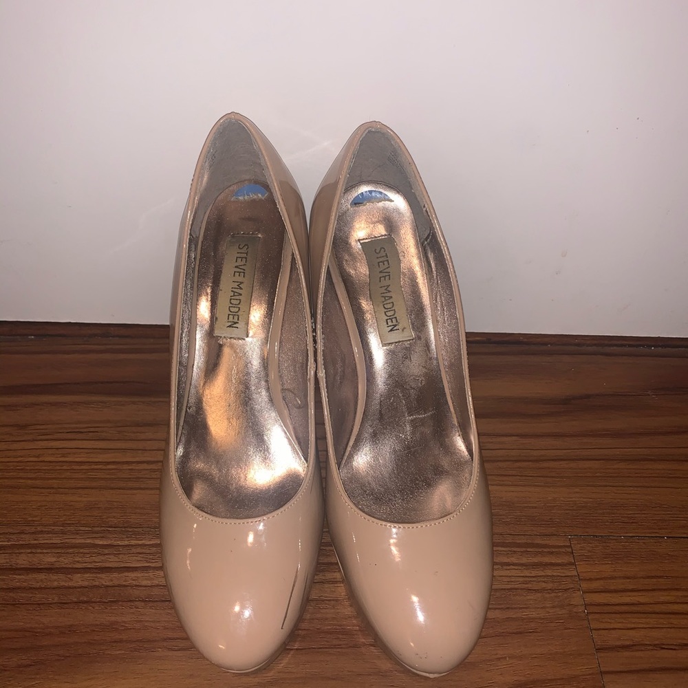 Steve Madden Nude Pumps